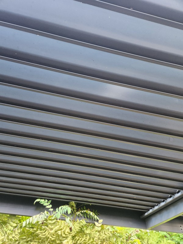 Nettoyage approfondi: Remise en état après travaux de 11 pergolas dans un restaurant à Francheville dans l'ouest lyonnais