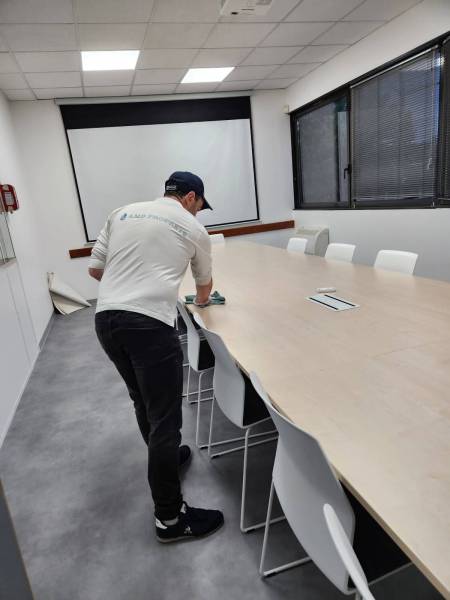 AMB Propreté: société de nettoyage pour professionnels, bureaux, locaux commerciaux et cabinets dans l'ouest lyonnais et Lyon