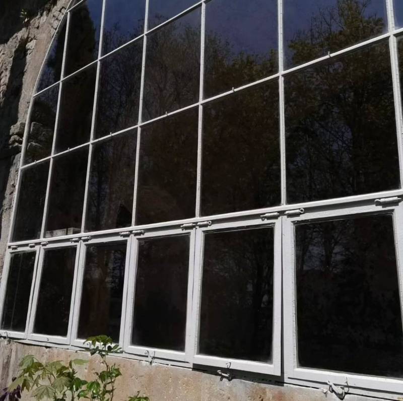 Nettoyage de verrière extérieure à Brignais – Vitres en hauteur par AMB Propreté Lyon Ouest