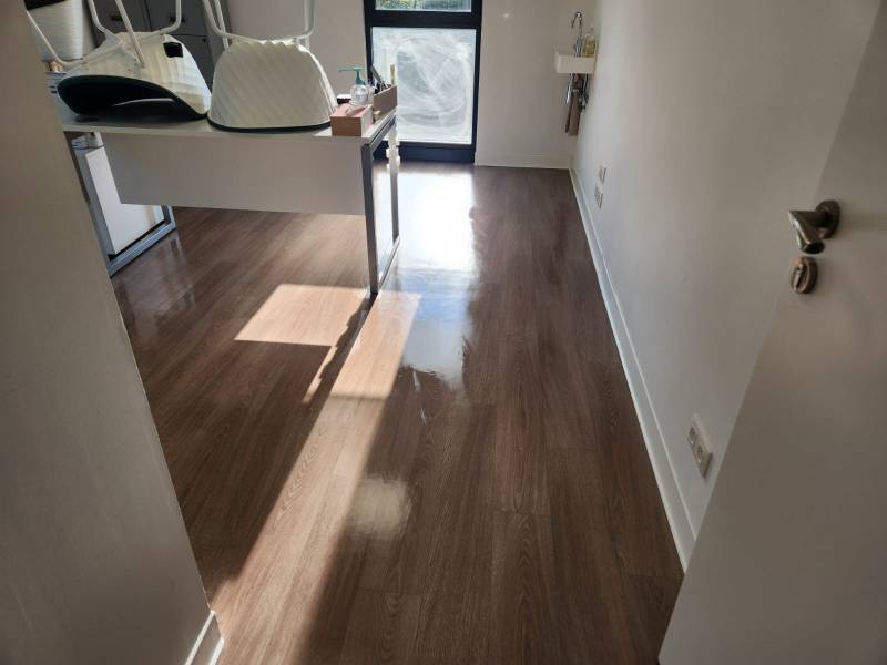 Après décapage et mise en cire parquet 