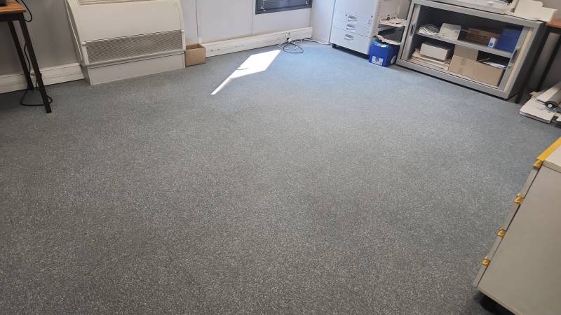 Prestataire de nettoyage annuel de moquettes dans des bureaux de 800 m2 chez Orona à Oullins proche de Lyon