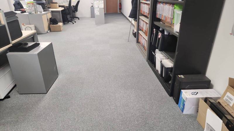 Nettoyage professionnel moquette près de Lyon pour bureaux, salles de réunion et espaces tertiaires