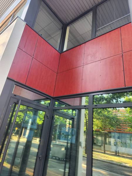 Nettoyage de vitres extérieur dans une entreprise à Lyon dans le Rhône avec machine à eau pure