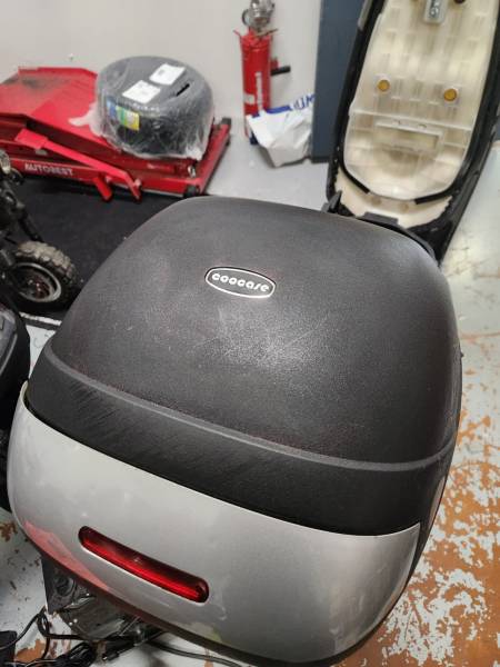 Nettoyage tag à Lyon sur véhicules