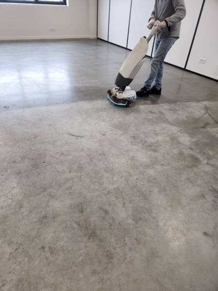 Remise en état d'un dépôt neuf de 2300 m2 avant livraison client à Brindas près de Lyon